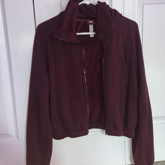 lululemon maroon jacket